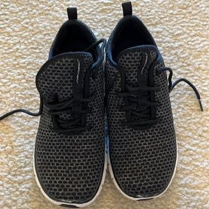 Sketchers wide fit memory foam shoes